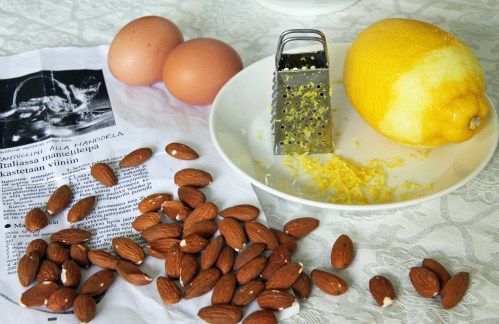 Sitruunan sijasta taikinan voi maustaa esimerkiksi appelsiininkuorella.