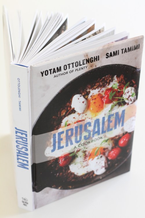 Jerusalem on tarkoitettu kovaan käyttöön keittiössä: kannet on muovitettu.