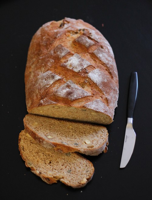 Tulipas siitä taas muhkea! Jos leivot taikinasta yhden leivän, varaudu ihmettelemään. 