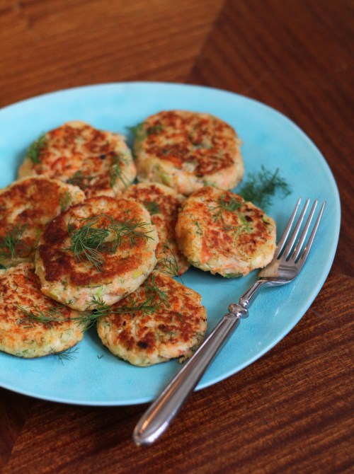 Lempeät kalakakut ovat pinnalta rapeita ja sisältä meheviä.