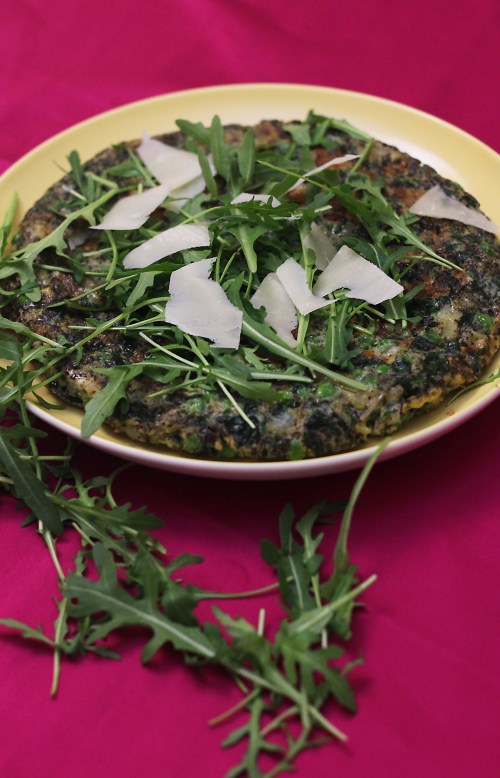 Parmesaani ja rucola maistuvat mainioilta mintun ja herneiden kanssa.