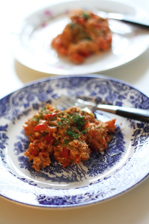 Ripottelimme sunnuntain menemenin pinnalle tillisilppua.