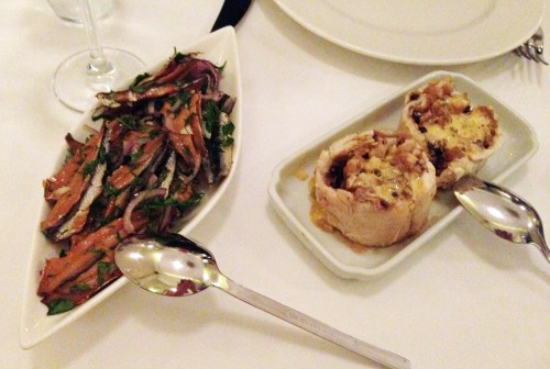 Taitavat turkkilaiset olivat käärineet meribassin täytteineen rullalle. 