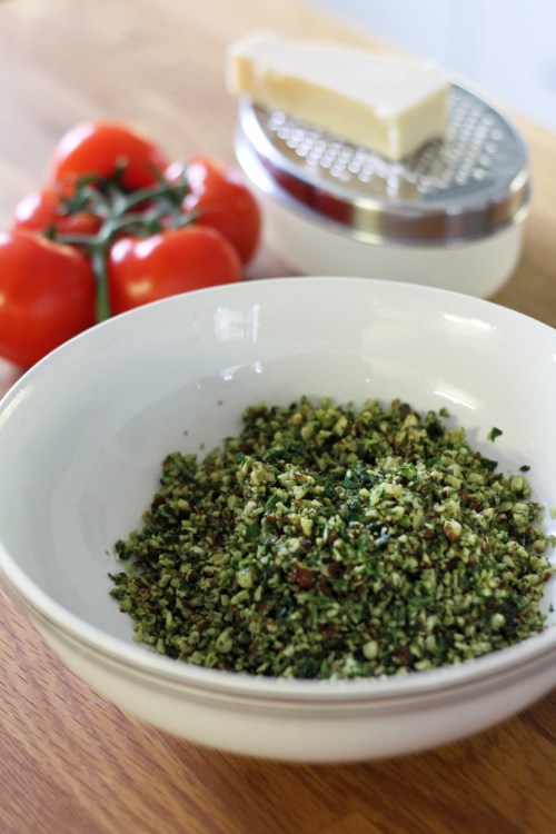 Mantelit, basilika ja valkosipuli ovat jo menneet sekaisin.