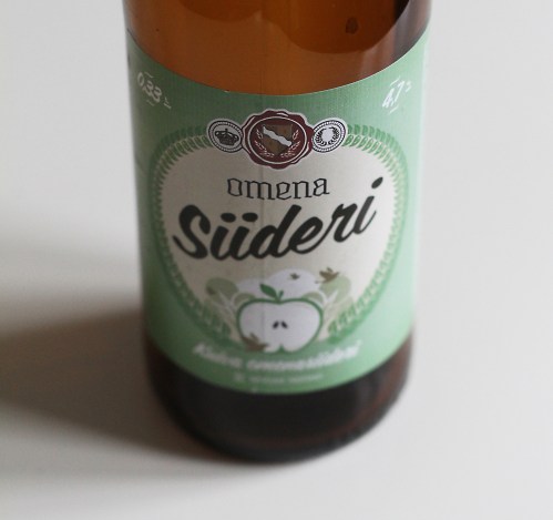 Koska limet oli tuotu Brasiliasta asti, valitsimme lähisiiderin. Nokian panimon kuiva siideri maistuu mehevästi omenalta.