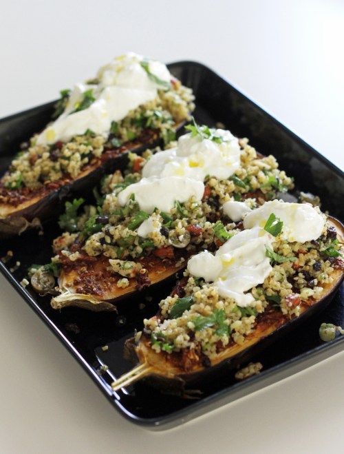 Yrtit ja jugurtti raikastavat bulgurin, ja rusinat antavat sille juuri sopivasti makeutta. 