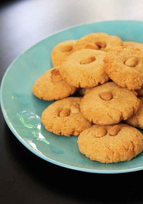 Suolakeksejä kotiuunista.