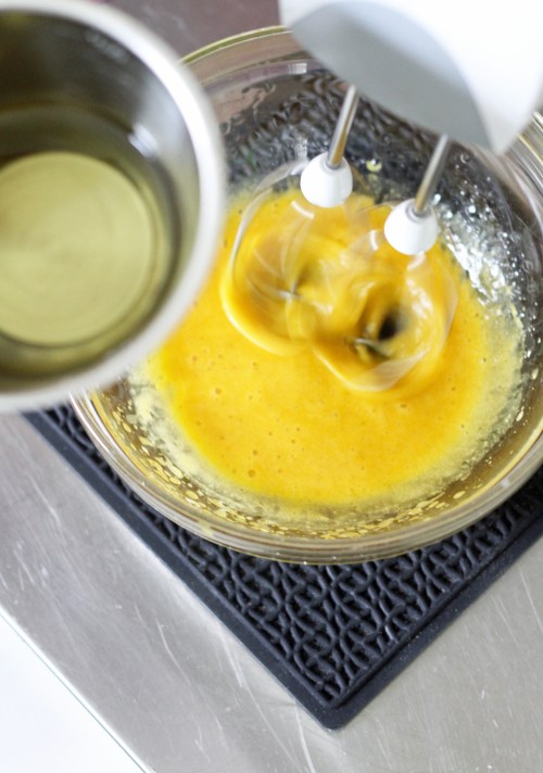 Sitten vielä öljy ja mausteeksi sitruunaa.