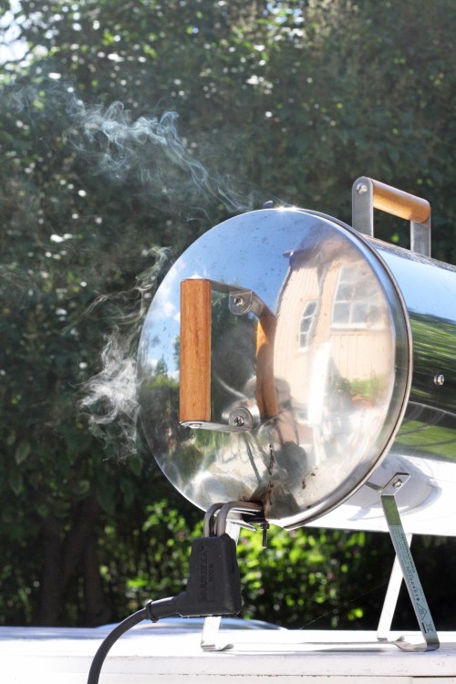 Töpseli seinään ja kala savustuu helpoimmalla mahdollisella tavalla.