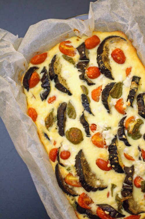 Munakoisovuoka kypsyy noin 40 minuutissa.