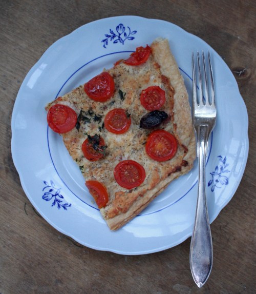 Rapea lehtitaikina ja mehevä täyte täydentävät sopivasti toisiaan.