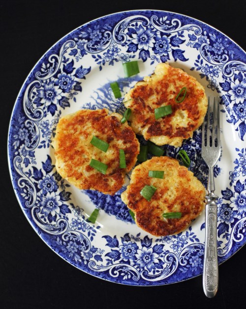 Näissä pihveissä maistuu sekä kukkakaali että juusto.