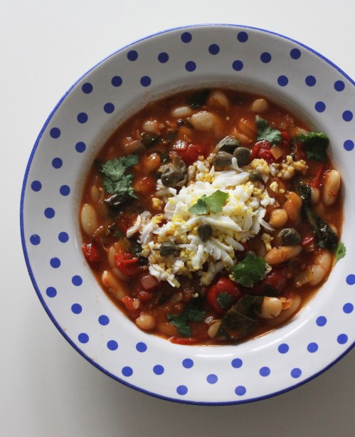 Hunajan ja harissan maustama keitto täyttää mukavasti ja lämmittää, myös mieltä.