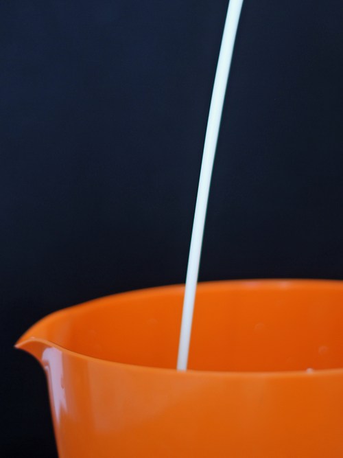 Kaada kerma kulhoon ja aloita työ.