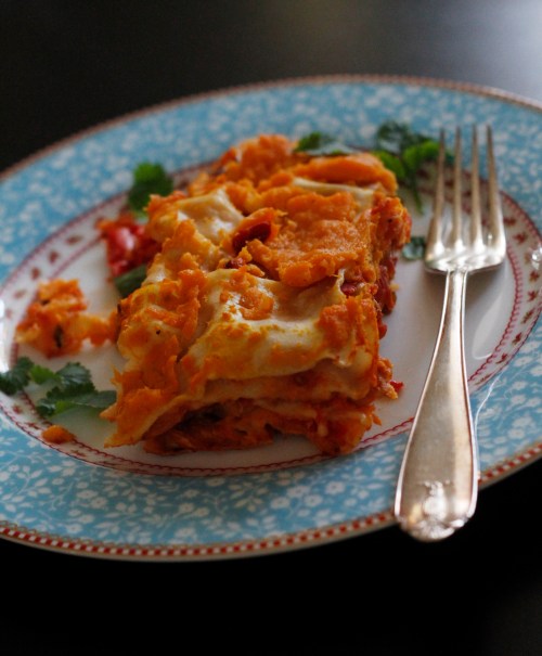 Kurpitsalasagnessa on syksyn värit.